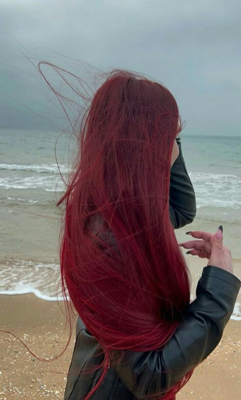 Long Red Hair Aesthetic, Red Hair Inspo, Cherry Hair, Dyed Red Hair, Bright Red Hair, Dark Red Hair, Long Red Hair, Girls With Red Hair, Pretty Hair Color