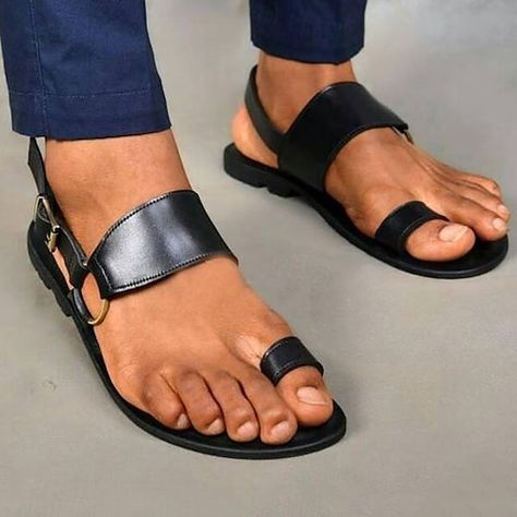 Leather Sandals Men, Mens Sandals Fashion, Sandals Vintage, Roman Shoes, Leather Slippers For Men, Plaid Shoes, Flats Shoes Comfortable, Toe Ring Sandals, Mens Leather Sandals