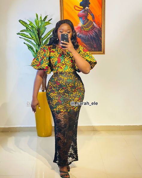 New in: ✨❤️🥰 The Esther dress and skirt Normal price #20,000 Size 6-22 Dress length can be made longer to the kneel on request. Available to order in all sizes. Please send in your actual measurements if you are not sure of your size. PLS SEND US A DM OR CLICK THE LINK IN OUR BIO TO ORDER🙏 Short Kente Styles, Short Kente Styles For Graduation, Kente Styles For Graduation, Asoebi Styles Ankara, Styles For Graduation, Blouse And Skirt Outfit, Detachable Dress, Trouser Fashion, Ankara Maxi Dress