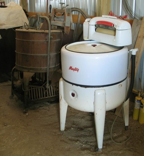 Old Ringer washing machine, we had one when I was a kid, back then it was a step up from washing on the board. I wish I had one that still worked now. I am looking for one. Vintage Washing Machine, Wringer Washer, Old Washing Machine, Vintage Appliances, Vintage Laundry, Wash Day, Vintage Memory, Laundry Day, Those Were The Days