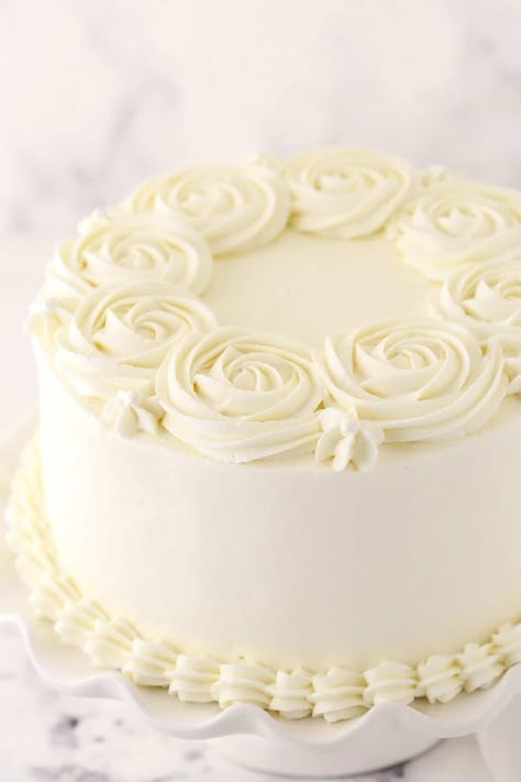 Simple White Cake Decoration, Simple Vanilla Cake Design, White Cake Decorating Ideas, Simple White Cake Design, Wedding Cake One Layer, Simple Buttercream Wedding Cake, Vanilla Cake Design, White Cake Design, White Layer Cake