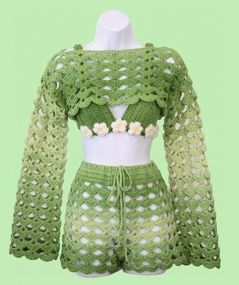 Flower Pattern Clothes, Green Crotchet Ideas, Green Crochet Outfit, Crochet Clothes Cute, Green Things To Crochet, Cute Crochet Clothing, Green Yarn Crochet Ideas, Two Piece Crochet Outfit, Cute Crochet Outfits