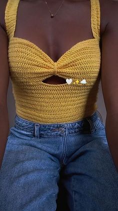 Crochet Top Corset, Yellow Crochet Projects, Corset Crochet Top, Crochet Summer Outfits, Crochet Top Designs, Crochet Tops Aesthetic, Yellow Crochet Top, Crochet Corset Top, Corset Crochet