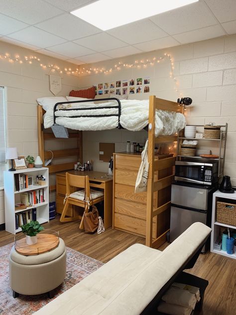 Industrial Dorm Room Decor, Cute Easy Dorm Ideas, College Dorm Book Storage, Single Dorm Layout Ideas, Dorm Raised Bed Ideas, Dorm Room Layout Ideas Double, Neat Dorm Room, Loftable Bed College Dorms, College Dorm Roomate Ideas