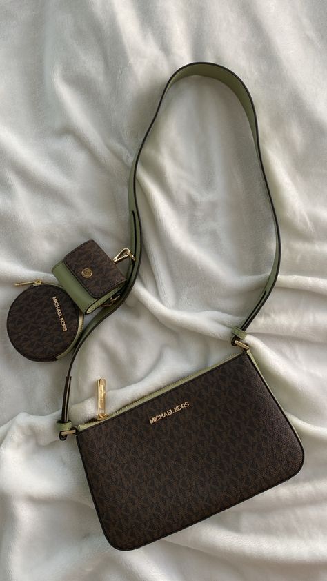 #mk #bags #michaelkors #fashion #ootd #ideas #smallbag #aesthetic # Mk Bag Outfit, Michael Kors Aesthetic, Michael Kors Bag Outfit, Mk Bags Michael Kors Mk Handbags, Crossbody Bag Aesthetic, Mk Bags Michael Kors, Michael Kors Handbags Crossbody, Sac Michael Kors, Pretty Tote Bags