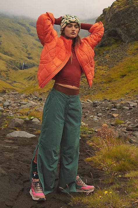 Outfits For Adventure, Winter Outdoor Outfits, Fall Hiking Outfit, Camping Fashion, Fall Hiking Outfits, Cute Hiking Outfit, Outdoorsy Style, Hiking Fits, Hiking Outfit Fall