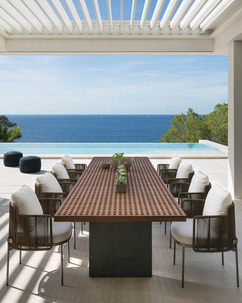 Outdoor Dinning Table, Modern Outdoor Dining Sets, Table Mosaic, Studio Mk27, Modern Outdoor Dining, Table Picnic, Dining Inspiration, Luxury Outdoor Furniture, Modern Outdoor Furniture