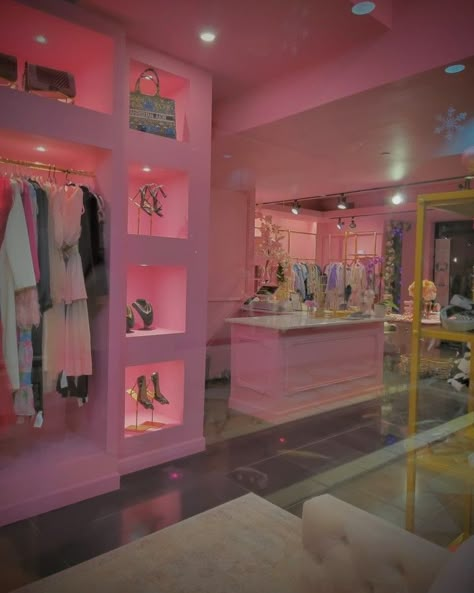 Pink Luxury Closet, Pink Clothing Store Interior, Pink Boutique Aesthetic, Esthetician Room Pink, Pink Store Interior, Pink Store Aesthetic, Pink Boutique Interior, Pink Clothing Store, Boutique Decor Ideas