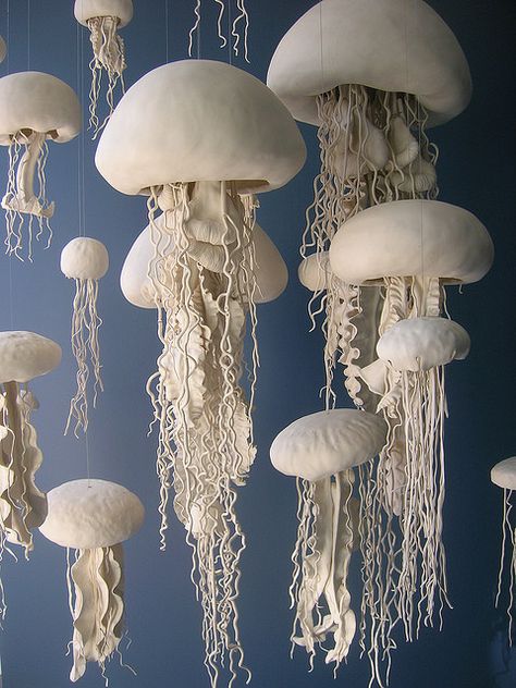 Ceramic Jellyfish...SERIOUSLY AWE INSPIRING Underneath Hair, Keramik Design, Jelly Fish, Ceramic Ideas, Ceramic Design, Clay Sculpture, Ceramics Pottery, Pottery Ideas, Thick Hair