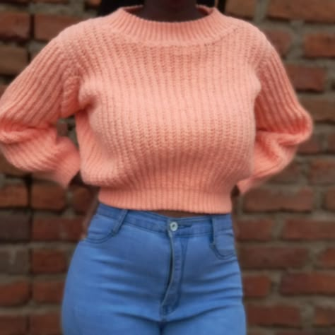 EASY CROCHET CROP SWEATER - FREE PATTERN + VIDEO - SitnCrochet Crochet Jumper Free Pattern, Ribbed Sweater Pattern, Crochet Jumper Pattern, Designer Crochet, Sweater Tutorial, Crochet Sweater Design, Crochet Sweater Free, Ribbed Crochet, Knitting Patterns Free Sweater