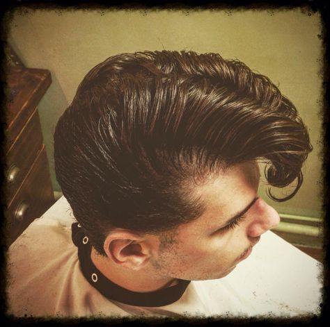 Стрижка конкурс Greaser Hairstyle Men, Hairstyle Men Long Hair, Greaser Hairstyle, Hairstyle Men Long, Old School Haircuts, Men Long Hair, Greaser Style, Greaser Hair, Pompadour Haircut