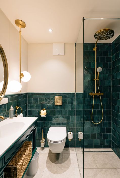 Metallic tiles bathroom