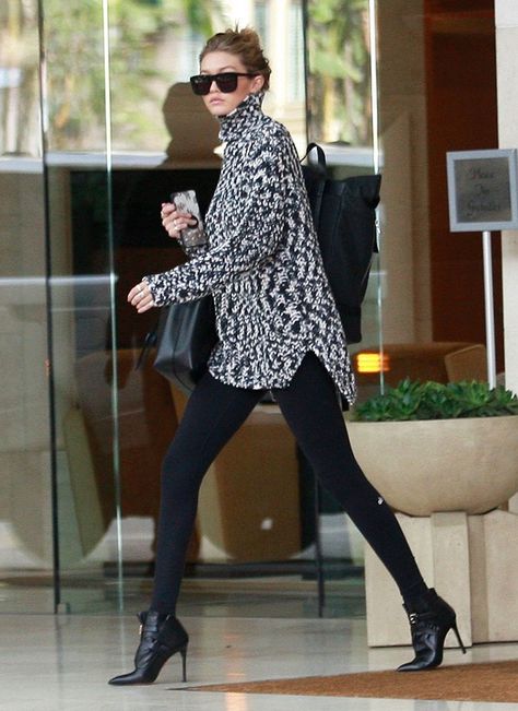 The Celebrity Outfits That Make Leggings Look High-End via @WhoWhatWear Selena Hailey, Baking Thanksgiving, Gigi Kendall, Leggings Outfit Spring, Gigi Hadid Street Style, Gigi Hadid Looks, Chica Cool, Gigi Hadid Style, Thanksgiving Pies