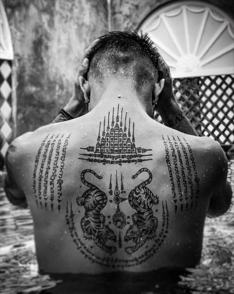 Muay Thai Tattoo Design, Thai Tiger, Muay Thai Tattoo, Side Body Tattoo, Traditional Thai Tattoo, Spine Tats, Flower Spine Tattoos, Spine Tattoo Ideas, Tato Minimal