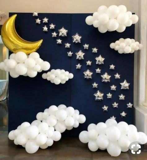 Deco Ballon, Baby Birthday Decorations, Moon Baby Shower, Diy Balloon Decorations, Birthday Balloon Decorations, Diy Birthday Decorations, Kraf Diy, Diy Decorating, Balloon Decorations Party