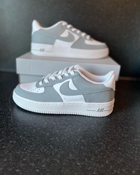 Nike Air Force Grey, Grey Air Force 1, Nike Air Force 1 Grey, Grey Nike Air Force 1, Hand Painted Sneakers, Tenis Air Force, Air Force One Shoes, Silver Outfits, Air Force 1 Shoes