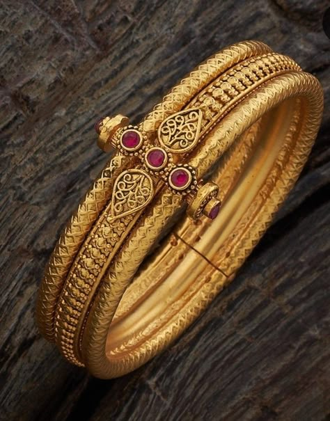 Golden Bengals Design, Gold Kangan Design Latest Indian, Gokhru Bangles Gold, Bangals Design In Gold Latest, Single Kada Designs Gold For Women, Maatilu Designs, Golden Bangles Indian Design, Bengals Design Gold, Gold Bengals Designs Latest