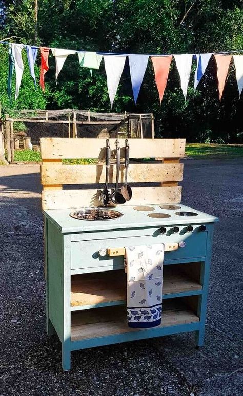 Recently, I was asked to make a mud kitchen that anyone can make at home using household objects for a TV show. You can find my more in-depth homemade mud kitchen DIY here. Here's how I turned an old chest of drawers into a quick an easy mud kitchen in 1 hour!I think this would make a great Christmas gift for kids - particularly on a budget as it uses household junk that many of us have lying around. Washing Up Bowl After measuring the diameter of a stainless steel bowl, excluding… Easy Mud Kitchen, Mud Kitchen Diy, Mud Kitchen Ideas, Diy Backyard Movie, Outdoor Play Kitchen, Mud Pie Kitchen, Mud Kitchen For Kids, Kitchen For Kids, Mud Kitchens