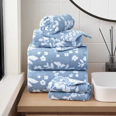 Bath Towel Sets - Bed Bath & Beyond Bathroom Design Master, Bedroom En Suite, Floral Bath Towels, Design Bathroom Ideas, Fluffy Comforter, Makeup Vanities, White Bath Towels, Folk Floral, Bath Store