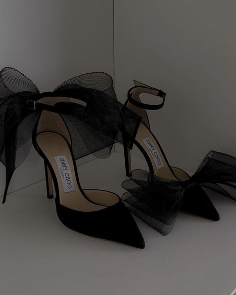 Jimmy Choo Bow Heels, Black Heels Elegant, Jimmy Choo Bow, Heels Jimmy Choo, Aesthetic Bow, Pretty Heels, Heels Elegant, Heels Aesthetic, Heels Designer