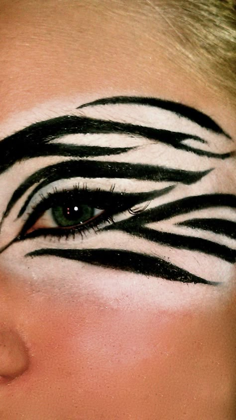 Nem Halloween Makeup, Zebra Eye, Zebra Makeup, Carnaval Make-up, Zebra Costume, Makeup Zombie, Lion King Jr, Animal Makeup, Halloween Makeup Diy