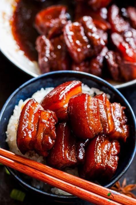 Chinese Braised Pork Belly, Chinese Braised Pork, Hong Shao Rou, Cake Pizza, Braised Pork Belly, Asian Pork, Pork Belly Recipes, Pizza Sandwich, Pasta Food