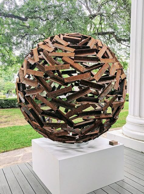 Sphere Sculpture, Rusted Steel, Metal Tree Art, Metal Sculptures Garden, Angle Iron, Yard Sculptures, Welding Ideas, Sculpture Modern, Welding Art Projects