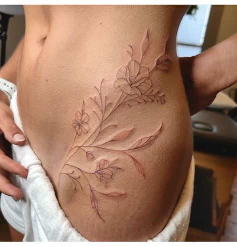 Elegant Tattoo Ideas, Pelvic Tattoo, Tattoo Designs Floral, Pelvic Tattoos, Pin Tattoo, Tattoo Ideas For Females, Symmetrical Tattoo, Waist Tattoos, Men's Small Tattoo