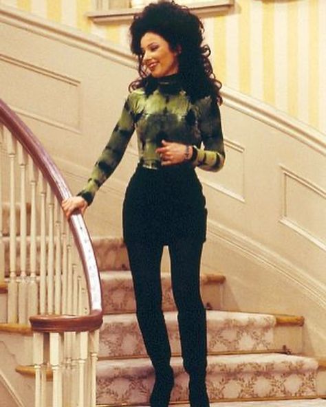 Can we talk about how Fran Fine is the ultimate style queen?! ✨ From bold prints to iconic fits, The Nanny serves all the 90s fashion inspo we need. Which look is your fave? Drop it in the comments! 👠💄 90s Party Outfits, Goth Librarian, Fran Dresher, Best Friend Vibes, Winter Outfit Ideas Casual, Fran Fine The Nanny, The Nanny Outfits, Outfits 60s, Nanny Outfit