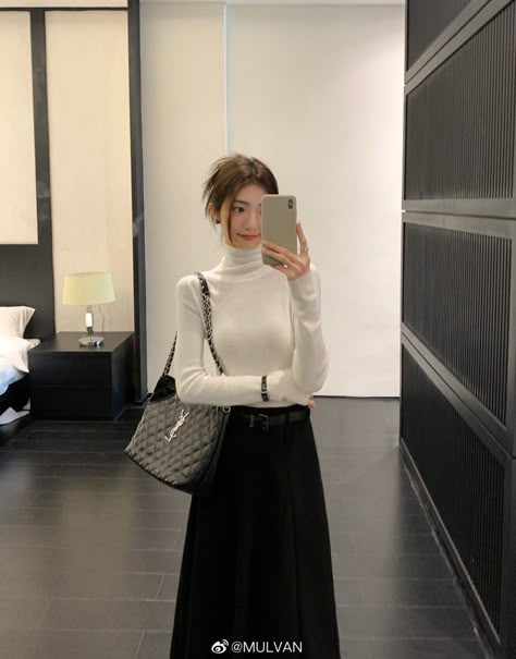 White Turtleneck Korean Outfit, White Turtle Neck And Skirt Outfit, White Turtleneck Black Skirt, Turtle Neck Outfit Skirt, White Turtleneck And Skirt Outfit, Turtle Neck And Long Skirt Outfit, Maxi Skirt Turtleneck Outfit, White High Neck Outfit Winter, Turtle Neck Outfit Women Work