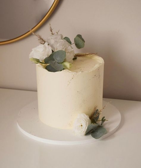 Rustic Engagement Cake, Small Wedding Cake Ideas Simple, Simple One Tier Cake, Simple Wedding Cake One Tier, 50th Anniversary Cakes Simple, Wedding Cake 1 Layer, Minimalist Wedding Cake One Tier, Engagement Cake Designs Simple, Single Wedding Cake