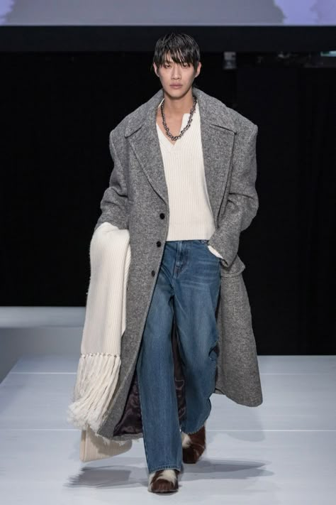 System Fall 2024 Menswear Fashion Show | Vogue Paris Fashion Week Outfits, Mens Grunge, Mens Fashion Coat, 2024 Menswear, Star Clothing, Vogue Men, Menswear Runway, Menswear Fashion Show, Menswear Fashion