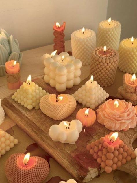 Philly Apartment, Scented Candles Decor, Lilin Aroma, Bendy Candles, Soya Mumu, Candle Obsession, Homemade Scented Candles, Bubble Candle, Aromatic Candles