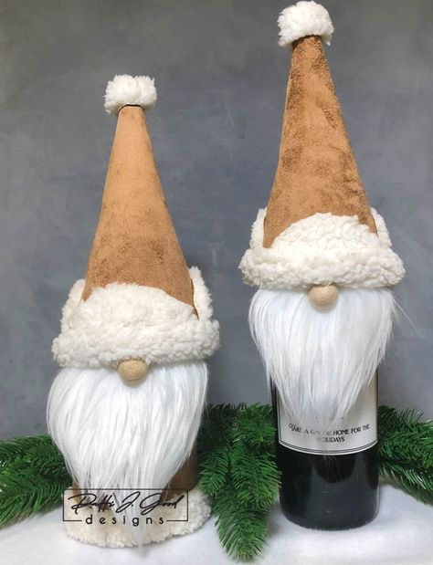 Wine Bottle Toppers Diy, Wine Bottle Gnomes, No Sew Gnome, Craft Gnomes, Gnome Wine Bottle, Wine Toppers, Make Gnomes, Hot Glue Sticks, Wine Gift Tags