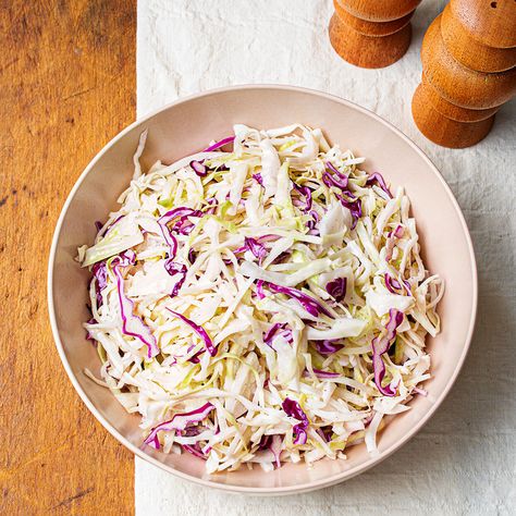 Jessica's Coleslaw Lake Recipes, Classic Coleslaw Recipe, Bbq Foods, Slaw Dressing, Coleslaw Dressing, Boricua Recipes, Creamy Potato Salad, Cole Slaw, Slaw Recipes