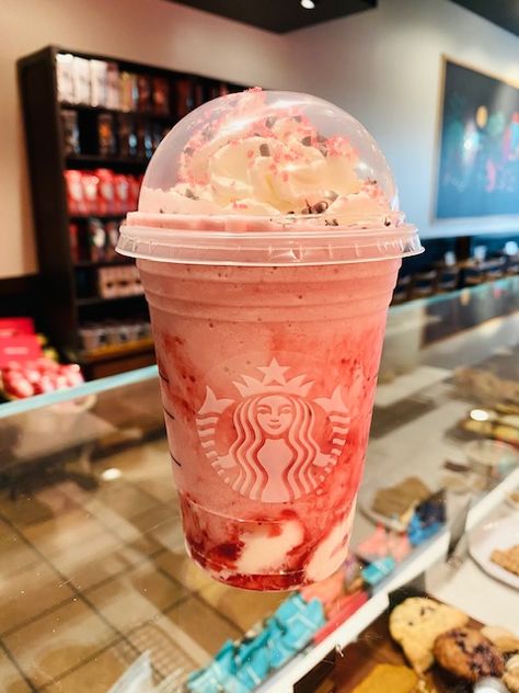 You Can Get A Nutcracker Frappuccino From Starbucks That Is Pure Christmas In A Cup Christmas Frappuccino Starbucks, Christmas Frappuccino, Starbucks Valentines Drinks, Starbucks Christmas Drinks, Starbucks Calories, Starbucks Copycat Recipes Drinks, Christmas In A Cup, Menu Drink, Christmas Strawberry