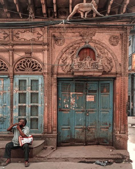 Chandini Chowk, Delhi Aesthetic, North Kolkata, Cities Aesthetic, Indian Palaces, Village Background, India Aesthetic, Old India, Cityscape Drawing