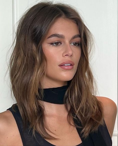 Invisible Layers, Brown Hair Inspo, Hair 2024, Kaia Gerber, Volume Hair, Natural Makeup Looks, Mode Inspo, Hair Envy, Brunette Hair