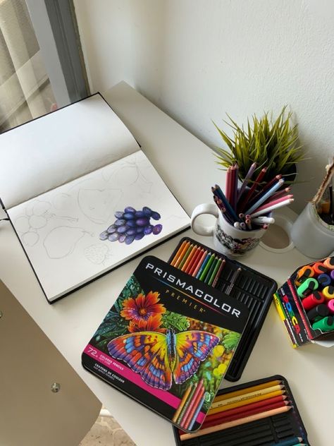 Drawing Materials Aesthetic, Drawing Set Up, Color Pencils Aesthetic, Colored Pencil Aesthetic, Colored Pencils Aesthetic, Art Supplies Aesthetic, Coloring Books Aesthetic, Coloring Book Aesthetic, Coloring Hobby