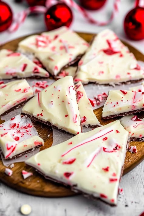 Easy Peppermint Bark Pioneer Woman Peppermint Bark, White Chocolate Candy Cane Bark, Christmas Individual Wrapped Treats, Mint Christmas Candy, White Chocolate Christmas Recipes, White Bark Candy, December Desserts Easy Recipes, Recipes Using Candy Canes, Recipes With Candy Canes