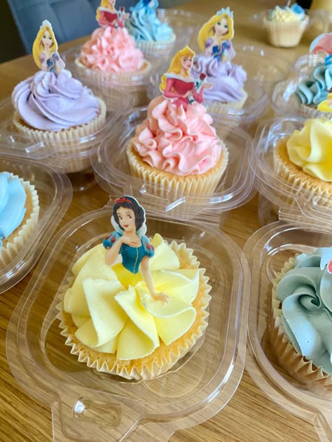 Princess Party Treat Table, Princess Birthday Party Desserts, Disney Princess Birthday Cupcakes, Disney Princess Cupcakes Ideas, Once Upon A Time Cupcakes, Cincoañera Party Ideas, Princess Theme Treats, Disney Princess Desserts, Sleeping Beauty Cupcakes