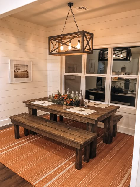 Ranch House Kitchen Table, Ranch Style House Decor, Western Garage Ideas, Western Log Cabin Interior Design, Western Farmhouse Dining Room, Western Outdoor Patio, Woodsy House Interior, Western Theme Home Decor, Western Themed House