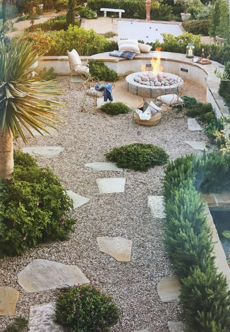 Mediterranean Backyard, Mediterranean Gardens, Mediterranean Garden Design, Pebble Garden, Gravel Landscaping, Gravel Patio, Backyard Garden Landscape, Mediterranean Landscaping, Gravel Garden