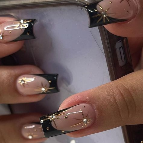 Gold Square Nail Designs, Black Ethereal Nails, Black Design Acrylics, Cute Acrylic Nails 2024, Nails With Black Outfit, Nail Ideas For Black Prom Dress, Black Nail Acrylic Designs, Spring Tapered Square Nails, Graduation Nails Ideas 2024