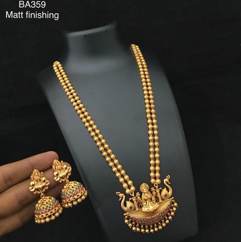 Temple Jewellery Earrings, Temple Jewelry Necklace, Gold Bridal Necklace, Gold Jewelry Outfits, Antique Gold Jewelry Indian, Online Gold Jewellery, Antique Jewellery Designs, Gold Mangalsutra Designs, Gold Necklace Indian Bridal Jewelry