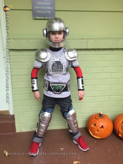 Coolest 90+ Homemade Robot Costumes for Halloween Robot Costume Diy, Robot Halloween Costume, Diy Costumes For Boys, Homemade Robot, Musical Costume Ideas, Robot Costume, Space Costumes, Costumes For Boys, Robot Costumes