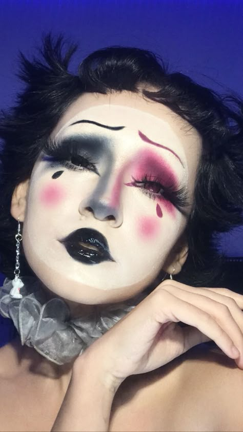 Reference Poses Close Up, Clown Drag Outfit, Salina Killa Clown, White Face Makeup Looks, Reveal Dress Drag, Colorful Creative Makeup, Jester Clown Makeup, Pierrot Clown Art, Clown Inspo Outfit