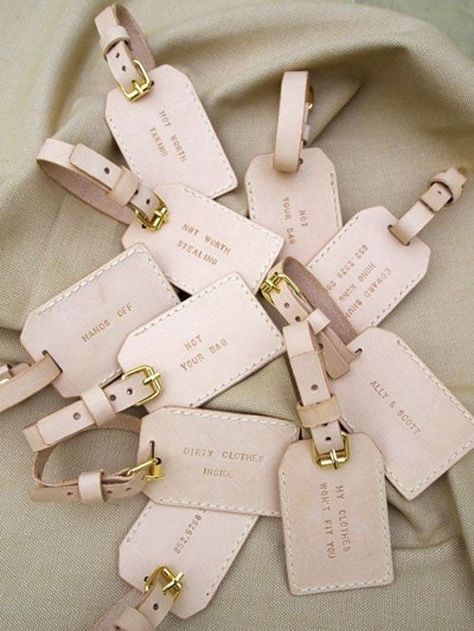 Wedding Favors Coffee, Cheap Country Wedding, Wedding Giveaways Ideas, Luggage Tag Wedding Favor, Useful Wedding Favors, Jam Wedding Favors, Practical Wedding Favors, Affordable Wedding Favours, Cheap Wedding Favors