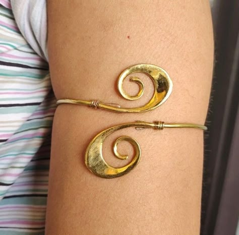 Upper Arm Cuff Arm Band Spiral Handmade Made of Brass, Jewelry - Etsy Arm Bands Jewellery, Gold Earthy Jewelry, Arm Cuff Jewelry, Gold Arm Cuff, Upper Arm Cuff, 00s Mode, Upper Arm Cuffs, Dope Jewelry Accessories, Brass Jewellery