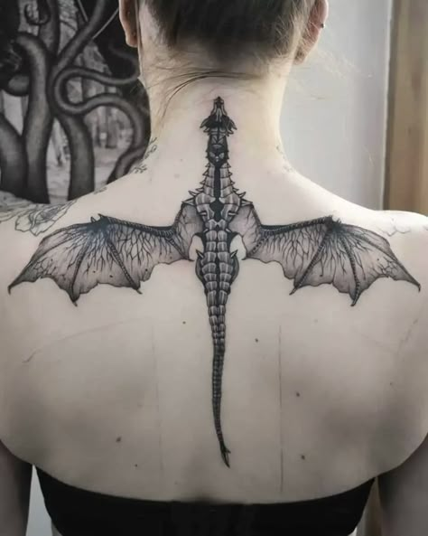 Dragon Back Tattoo, Targaryen Tattoo, Dragon Tattoo Back, Wing Tattoos On Back, Dragon Head Tattoo, Medieval Tattoo, Dragon Tattoo For Women, Scale Tattoo, Dragon Tattoo Designs